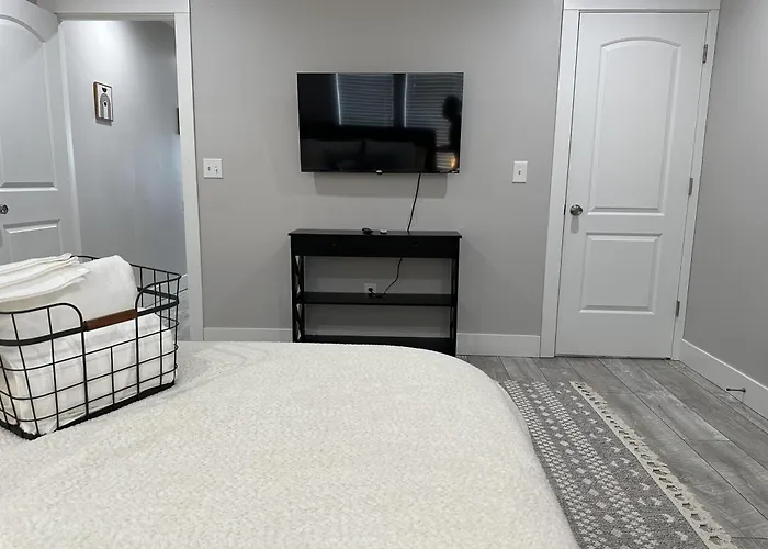 2Br Stylish Home In Milo-Grogan, Near Osu & Short North
