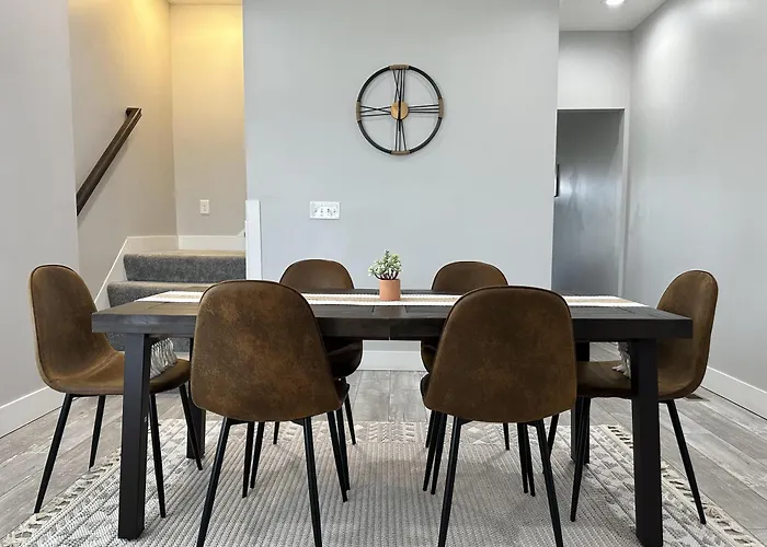 2Br Stylish Home In Milo-Grogan, Near Osu & Short North Columbus