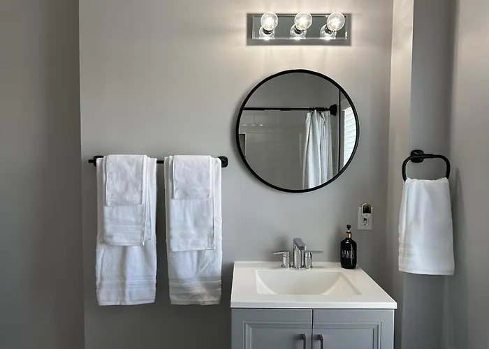 2Br Stylish Home In Milo-Grogan, Near Osu & Short North *